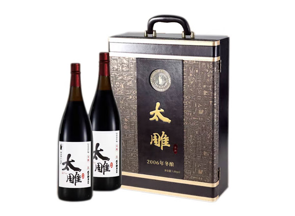 玉溪回收太雕黄酒咸亨酒店太雕黄酒2006年冬酿1.8KG*2礼盒装绍兴黄酒