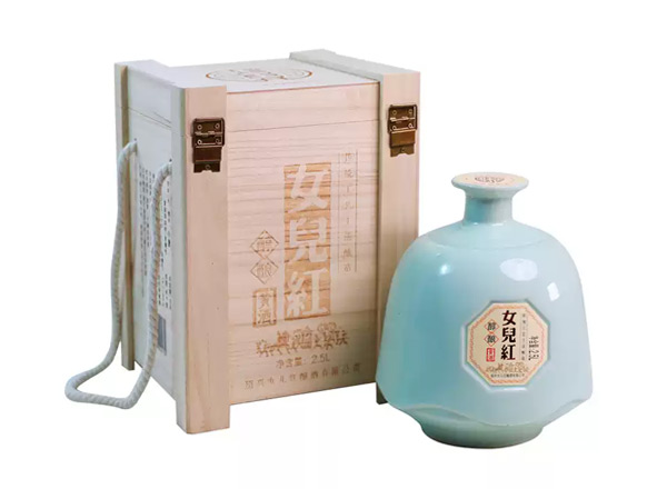 玉溪回收绍兴女儿红黄酒醇酿花雕酒木质礼盒2.5L坛装黄酒